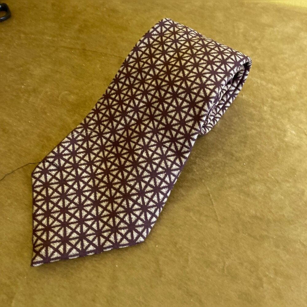 Chloe camel and maroon geometric star pattern silk tie